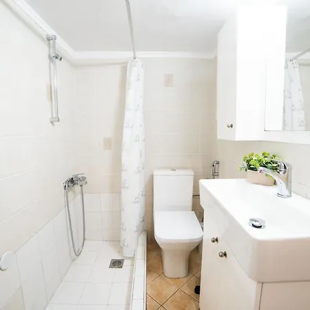 F & B Collection - Flat For 4 Apartman *