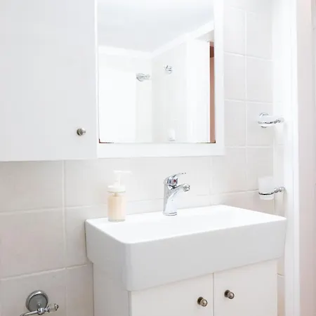 F & B Collection - Flat For 4 *