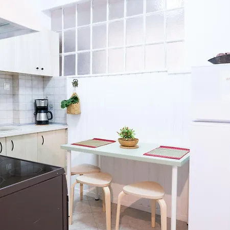 F & B Collection - Flat For 4 *