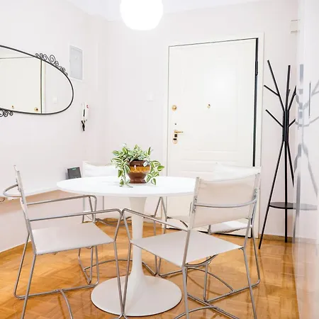 F & B Collection - Flat For 4 *