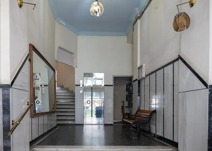 F & B Collection - Flat For 4 *