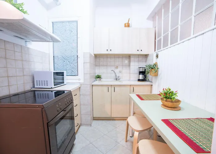 F & B Collection - Flat For 4 *
